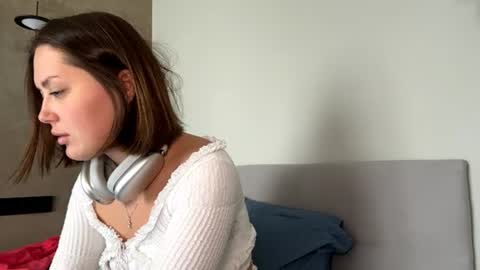 Snapshot of allynmirabelli chatting on 07/21/26, 07:54 Lara online show from 07/21/26, 07:54