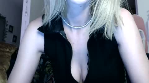Snapshot of allyoursss1212 chatting on 07/11/26, 06:16 Ally Girl In Her Ally World online show from 07/11/26, 06:16