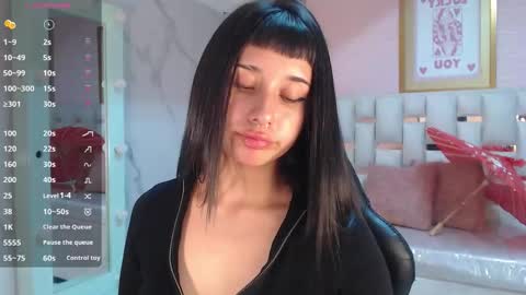 Snapshot of allyssa_bellini_s chatting on 10/18/25, 08:42 Allysa online show from 10/18/25, 08:42