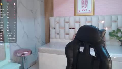 Snapshot of allyssa_bellini_s chatting on 10/22/25, 11:15 Allysa online show from 10/22/25, 11:15