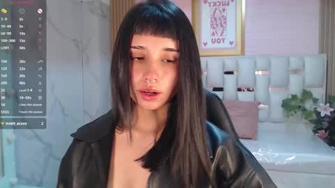 Snapshot of allyssa_bellini_s chatting on 10/23/25, 09:24 Allysa online show from 10/23/25, 09:24