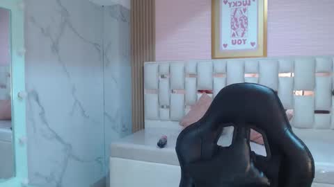 Snapshot of allyssa_bellini_s chatting on 11/10/25, 08:30 Allysa online show from 11/10/25, 08:30