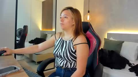 ALMA FENIX  online show from 12/15/25, 12:42