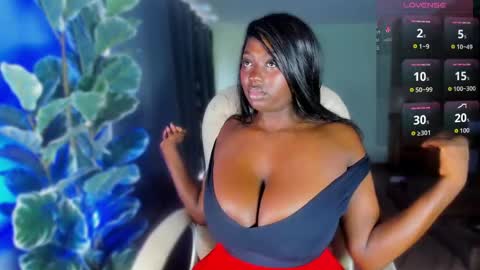 Snapshot of almaahotxxx chatting on 05/19/26, 02:56 almaahotxxx online show from 05/19/26, 02:56
