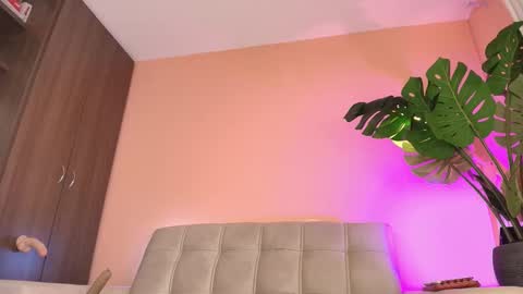 Snapshot of almacastillo2 chatting on 10/30/25, 01:29 Alma Castillo online show from 10/30/25, 01:29