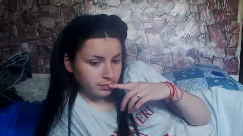 Almah online show from 04/15/26, 12:23