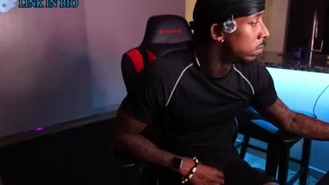 Snapshot of almightycnote chatting on 07/11/26, 02:47 Almightycnote online show from 07/11/26, 02:47