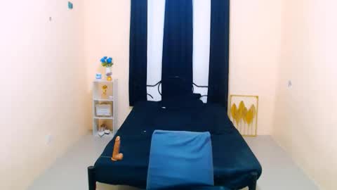 Snapshot of almirablont13 chatting on 10/26/25, 12:27 Almira online show from 10/26/25, 12:27