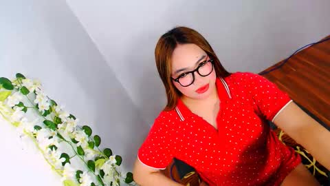 Snapshot of almirablont13 chatting on 11/12/25, 08:26 Almira online show from 11/12/25, 08:26