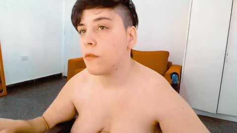 Snapshot of almondonwheels chatting on 12/22/24, 07:10 Almond online show from 12/22/24, 07:10