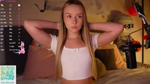 Lia online show from 10/29/25, 03:42