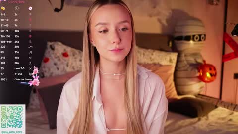 Lia online show from 11/08/25, 03:07