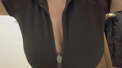 Aloha Catita online show from 10/24/25, 11:45