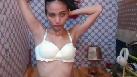 Snapshot of alondra_aleng_ereng chatting on 09/17/25, 09:22 Alondra online show from 09/17/25, 09:22