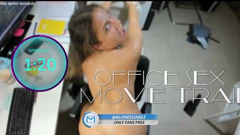 Snapshot of alondra_on_fire chatting on 10/23/25, 01:54 Alondra Suarez online show from 10/23/25, 01:54