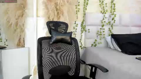 Snapshot of alondrasoomer chatting on 06/30/26, 06:03 ALONDRA CUTE online show from 06/30/26, 06:03