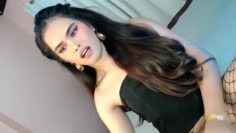 Snapshot of alove_too_last chatting on 02/04/25, 01:59 LEXY online show from 02/04/25, 01:59