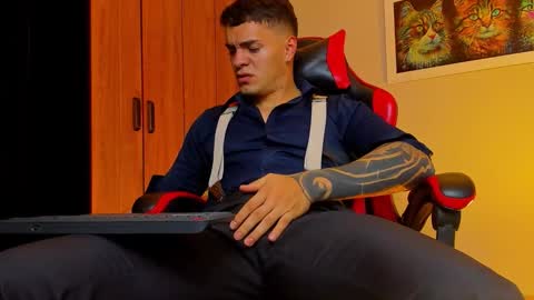 alpha_dominus_ online show from 11/06/25, 04:57