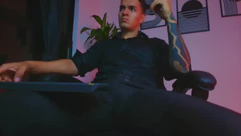 alpha_dominus_ online show from 05/19/26, 04:08