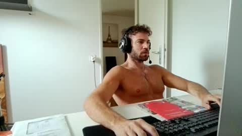 Snapshot of alphah_hunk chatting on 06/12/26, 10:03 alphah_hunk online show from 06/12/26, 10:03