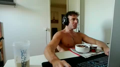 Snapshot of alphah_hunk chatting on 06/16/26, 10:18 alphah_hunk online show from 06/16/26, 10:18