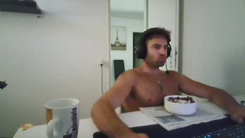 Snapshot of alphah_hunk chatting on 06/24/26, 10:14 alphah_hunk online show from 06/24/26, 10:14