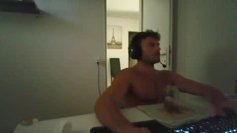 Snapshot of alphah_hunk chatting on 06/25/26, 01:04 alphah_hunk online show from 06/25/26, 01:04