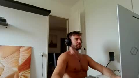 Snapshot of alphah_hunk chatting on 07/19/26, 09:35 alphah_hunk online show from 07/19/26, 09:35