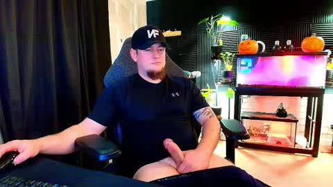 Snapshot of alphanuts101 chatting on 10/31/25, 05:47 Ryno online show from 10/31/25, 05:47