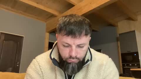 Jhonny online show from 12/18/25, 03:56