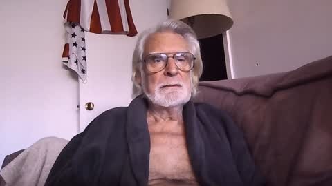 AlphaUniform online show from 02/04/25, 06:38