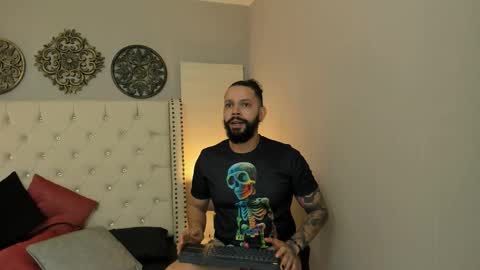 Snapshot of alukardbig chatting on 10/17/25, 08:00 alukardbig online show from 10/17/25, 08:00