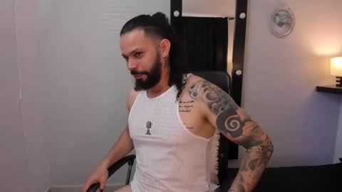 Snapshot of alukardbig chatting on 11/11/25, 01:22 alukardbig online show from 11/11/25, 01:22