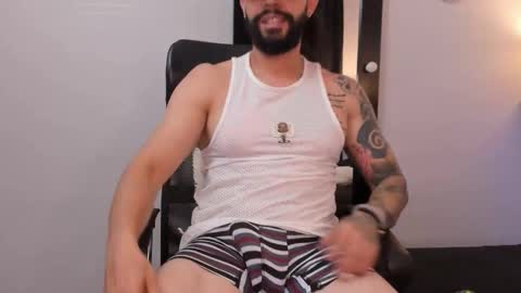 Snapshot of alukardbig chatting on 11/13/25, 01:32 alukardbig online show from 11/13/25, 01:32