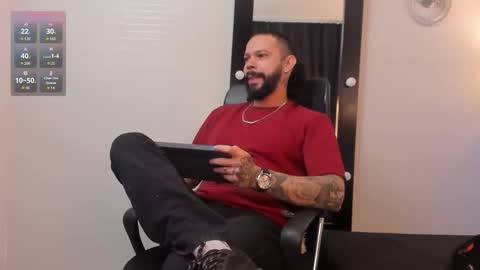 Snapshot of alukardbig chatting on 12/19/25, 12:01 alukardbig online show from 12/19/25, 12:01