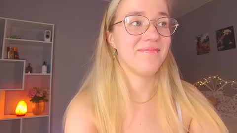 Snapshot of aluntick chatting on 02/25/25, 08:09 Amelia NEXT STREAM online show from 02/25/25, 08:09