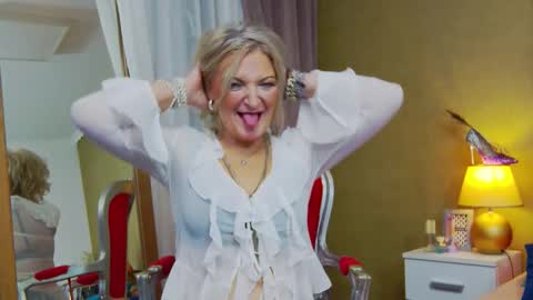 Alura Jenson online show from 10/22/25, 08:41