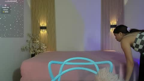 Snapshot of aly155 chatting on 04/06/26, 12:06 Aly online show from 04/06/26, 12:06