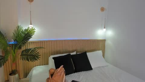 Snapshot of aly_leee chatting on 04/08/26, 01:11 aly_leee online show from 04/08/26, 01:11