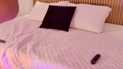 Snapshot of aly_leee chatting on 04/14/26, 12:00 aly_leee online show from 04/14/26, 12:00