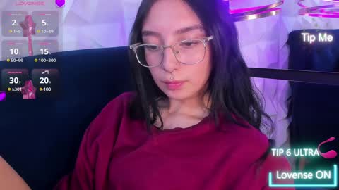 Snapshot of alys_molly chatting on 12/19/24, 05:29 sopie online show from 12/19/24, 05:29