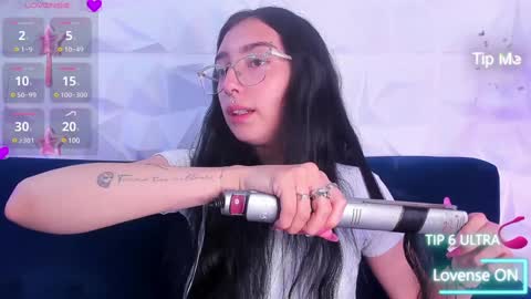 Snapshot of alys_molly chatting on 01/14/25, 11:10 sopie online show from 01/14/25, 11:10