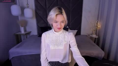 Alysia online show from 10/17/25, 02:41