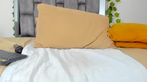 alyssia online show from 10/04/25, 12:36