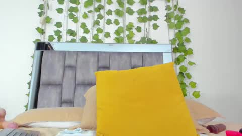 alyssia online show from 10/11/25, 03:54