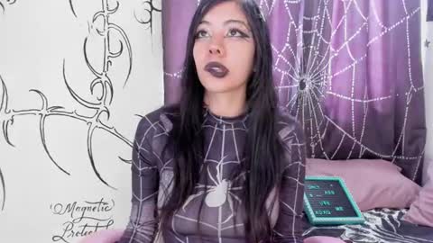 Snapshot of alyxroses chatting on 06/19/26, 06:01 online show from 06/19/26, 06:01