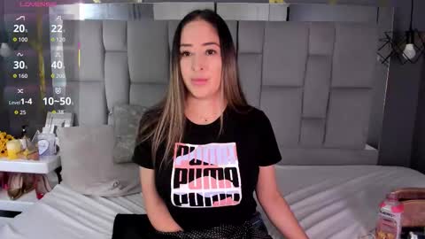 Snapshot of alyzeegorgeous chatting on 11/19/25, 06:19 Alyze make feel hot as hell online show from 11/19/25, 06:19