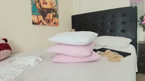 Isabella online show from 02/25/25, 11:00