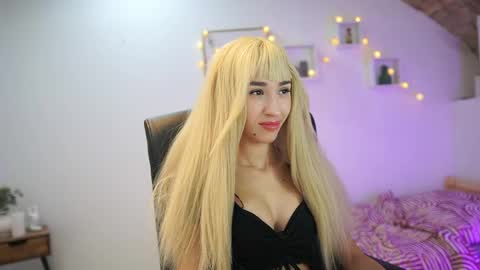 Amai  Liu online show from 10/19/25, 05:57