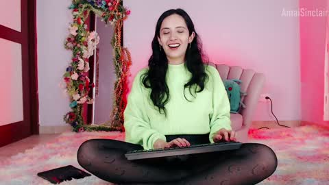 Snapshot of amaisinclair chatting on 02/02/25, 12:13 Amai Sinclair online show from 02/02/25, 12:13